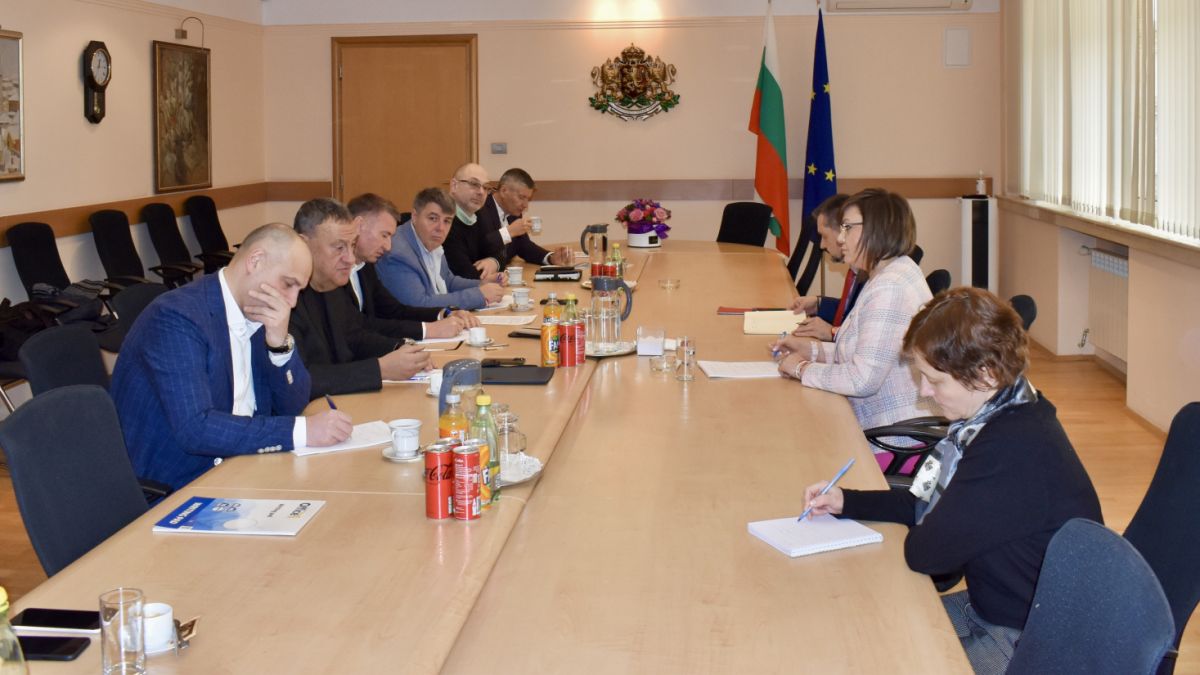 Министър Нинова: Ще внесем предложение за обявяване на форсмажор заради войната в Украйна