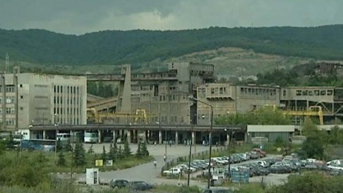 Мината в Бобов Дол дарява въглища на 2 училища, за да обезпечи топлите класни стаи за учениците