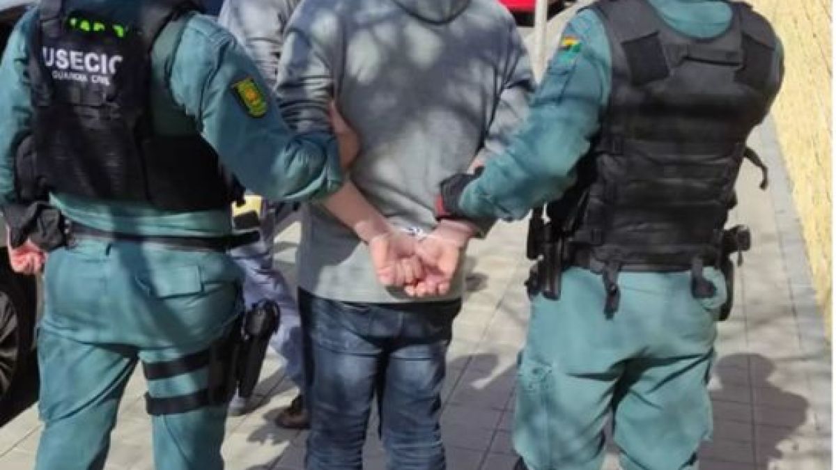 Българи в Испания разбиха банкомати с... кран