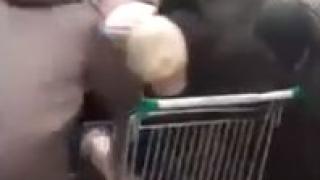 Бой за захар по магазините в Русия ВИДЕО 