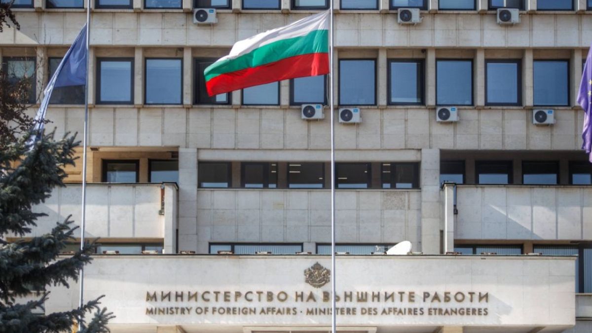 С благословията на Петков МВнР обяви 10 руски дипломати за персона нон грата