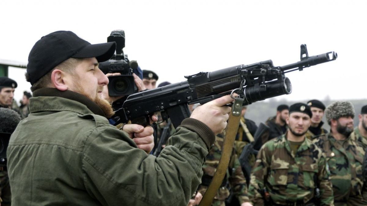 Кадиров показа как превъзпитава заловени украински нацисти ВИДЕО