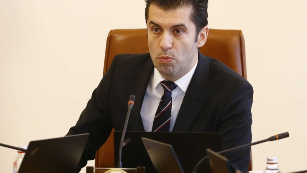 Тъмни облаци надвиснаха над Петков заради ареста на Борисов