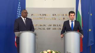 Военният министър на САЩ разкри, че с Петков обсъдили ужасяващите... ВИДЕО