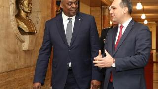 Вече е ясно: Ето какво каза Лойд Остин на министъра на отбраната ни за Украйна