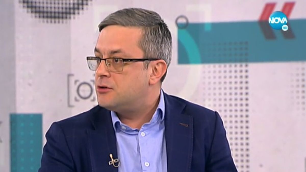 Тома Биков попиля Петков: Колкото Опра му промотира ментето по профилите си, толкова и... 