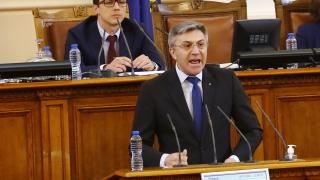 Карадайъ: Това правителство прилича на клуб по интереси