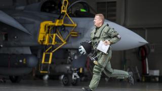 Унгария и НАТО вдигнаха изтребители заради нахлуващ украински самолет