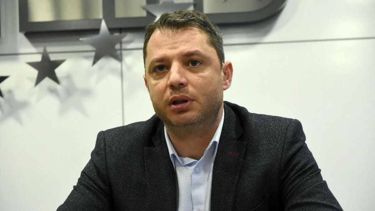 Делян Добрев: Батерии в енергетиката е малоумна идея!