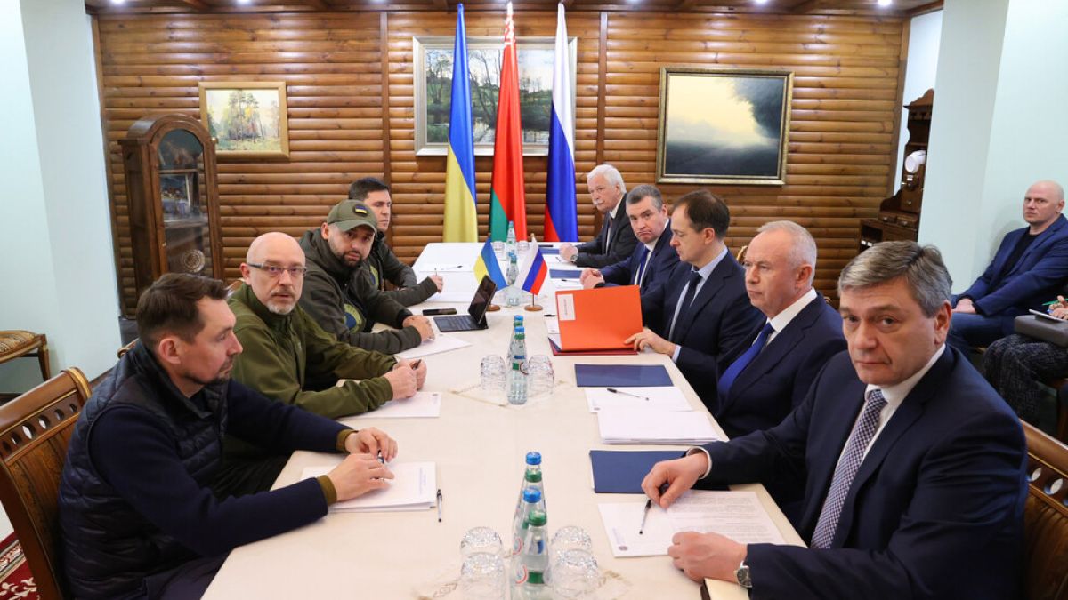 FT пусна вариант от мирния договор, според 4 източника Русия се била отказала от... 