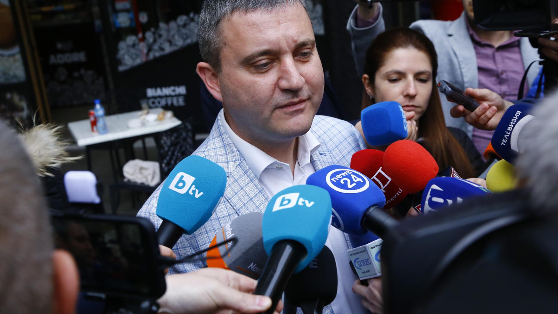 Влади Горанов отправи остро предизвикателство към Асен Василев, отговор засега няма