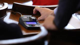 Депутати решиха да се поемат здравните осигуровки на бежанците