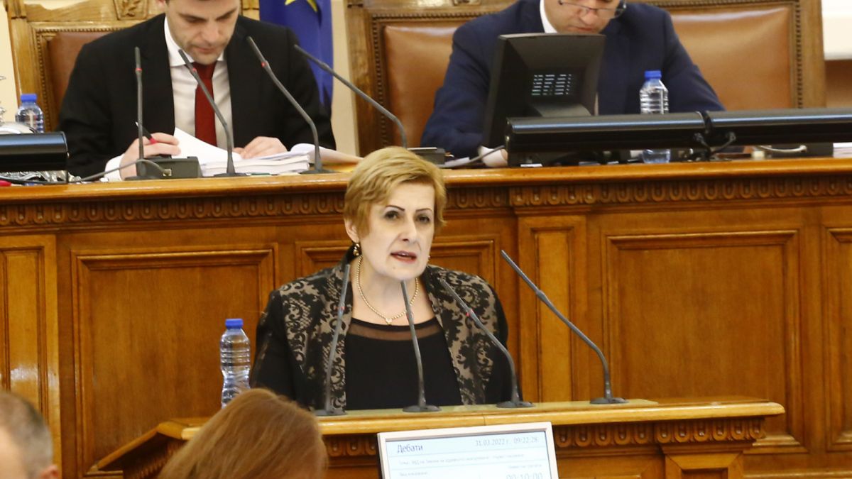 Нещо ужасно сполетя депутатка на "Възраждане" СНИМКИ