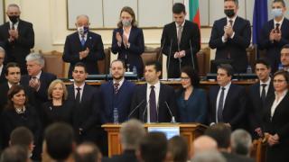 Ревизоро шашна с лаф защо коалицията няма да се разпадне и какви ги върши Петков за 8 секунди