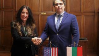 US посолството попари Асен Василев и го опроверга за скандално твърдение