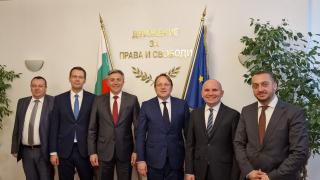 Европейският комисар по съседство и разширяване Оливер Вархеи благодари на ДПС за подкрепата за Северна Македония