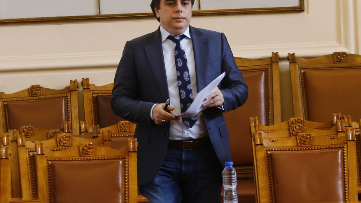 Василев се хвали пред разорените българи: Бензинът ни е най-евтин