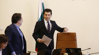 Спасителен пояс за властта: Направете това за Скопие и коалицията няма да падне!