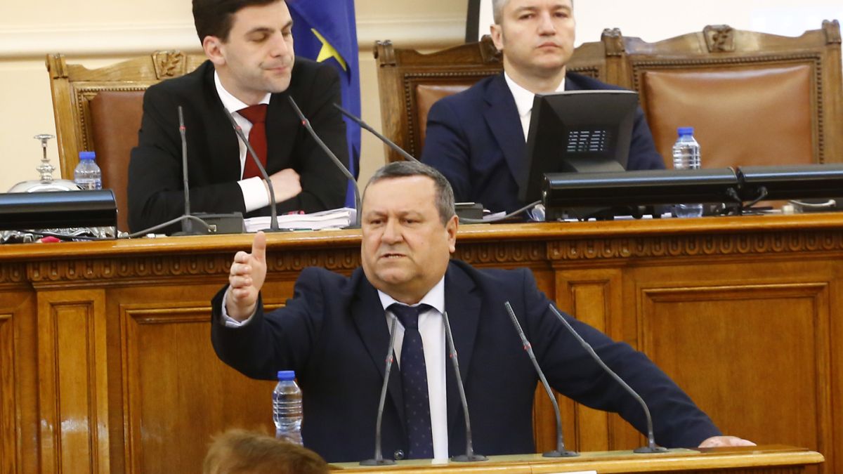 Хасан Адемов: Ако продължаваме така, площадната демокрация ще започне да диктува правилата
