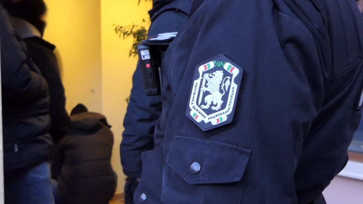 Спецакция в Русе! Полиция заварди махали и квартали 