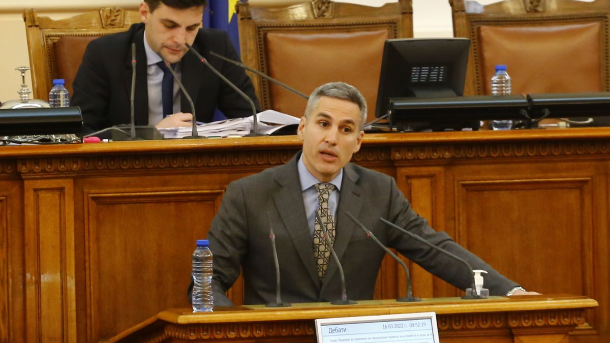 "Възраждане" готви удар по подуправителя на БНБ Андрей Гюров, ето къде 