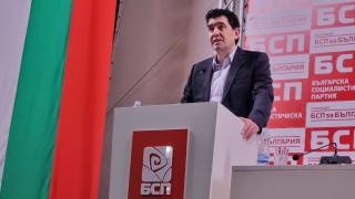 Иван Таков: СОС се превърна в тепих на мазни пехливански борби