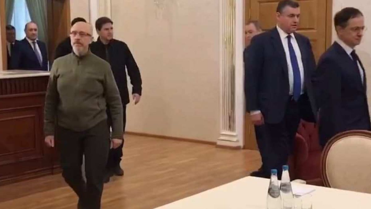 Москва и Киев отново преговарят, спира ли войната СНИМКИ