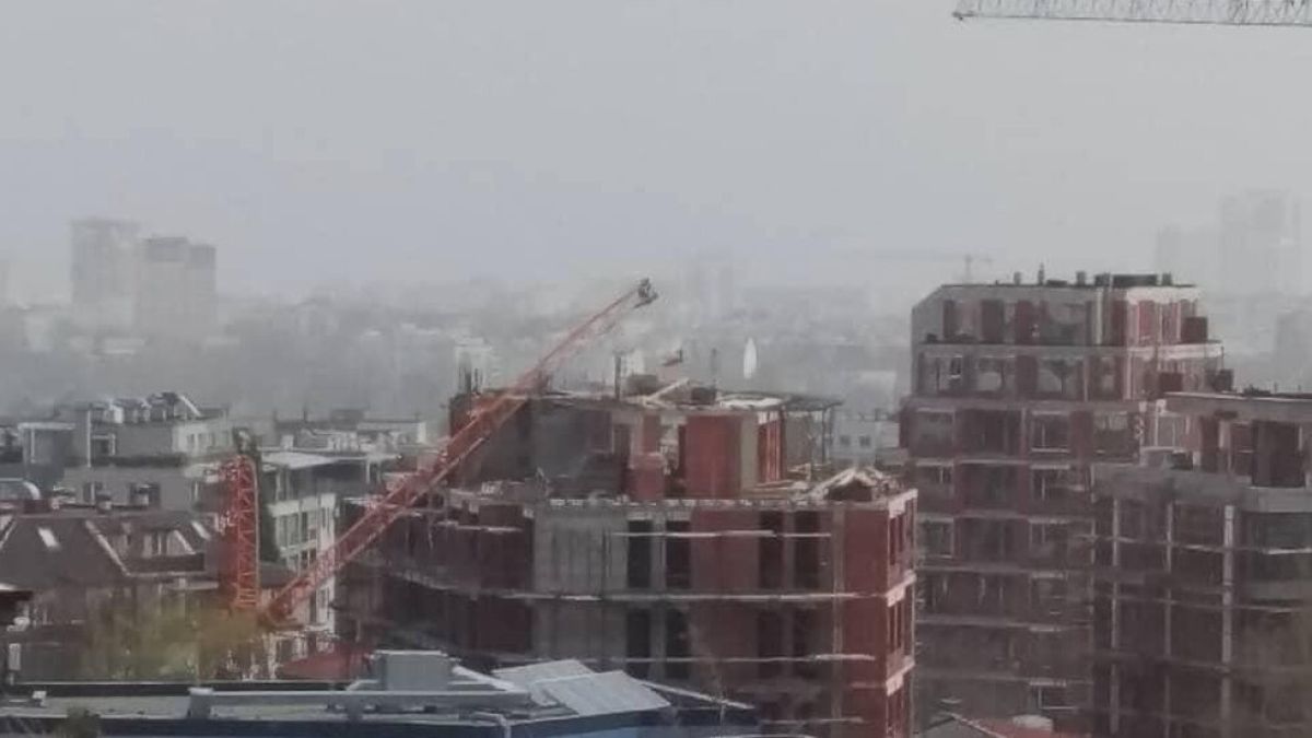 Бурята в София сътвори страшна беля