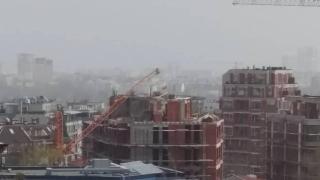 Бурята в София сътвори страшна беля