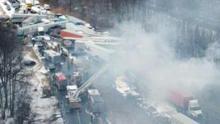 Зрелищни ВИДЕА: Над 50 коли се помляха в кошмарна масова катастрофа