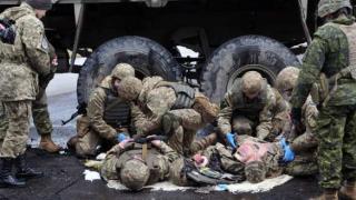 Войници от ВСУ започнаха да убиват азовци, които ги пазят с оръжие да не се предадат в Мариупол