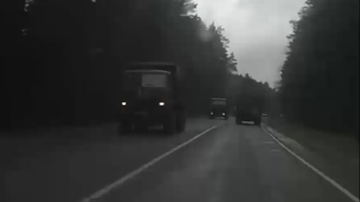 Военни колони навлизат от Беларус в Украйна,  потъна "Донбас" - командният кораб на украинските ВМС ВИДЕО