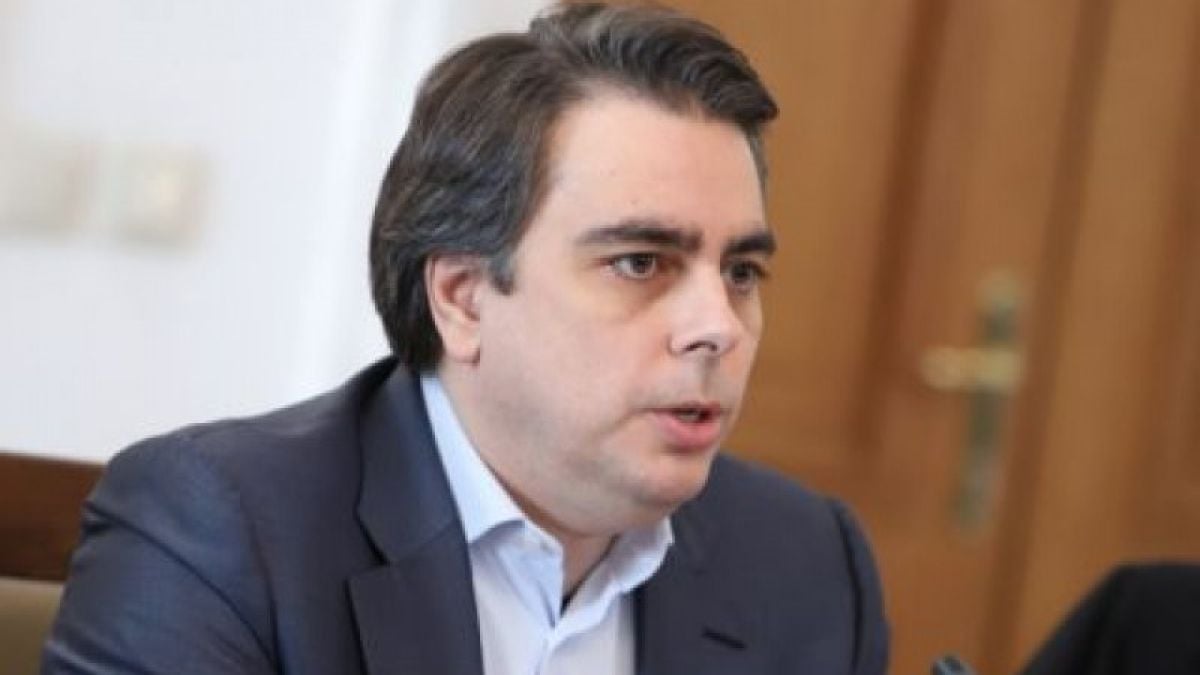 Журналистка разби Асен Василев: Изпаднал е в паника заради БНБ, всички се досещаме защо