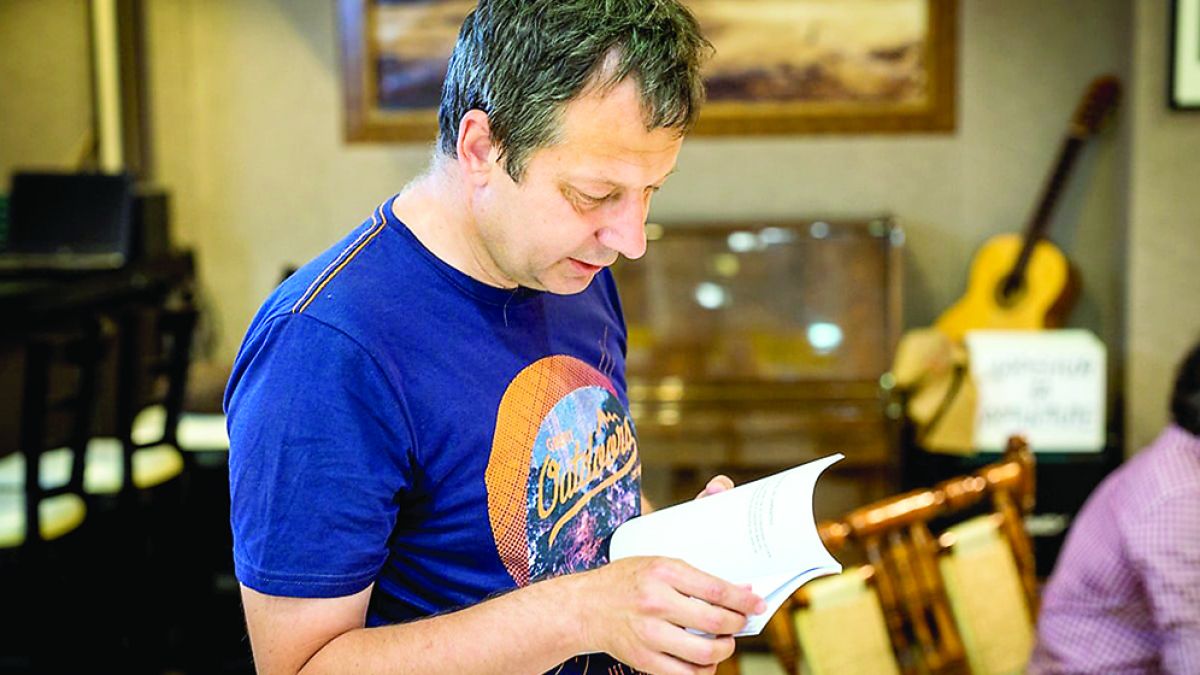 Поетът Росен Желязков: Животът е река,  а аз - плувец, който плува към щастието си