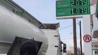 Гърците се юрнаха към Родопите за евтина нафта и...