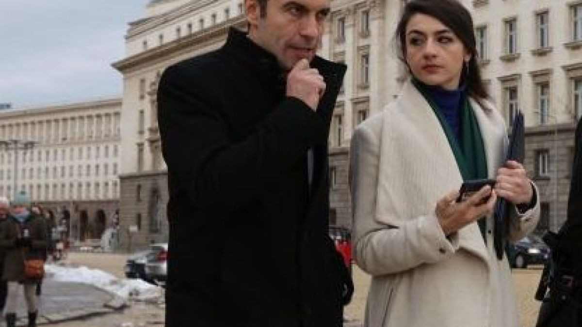 Секс питания за любовницата и съпругата на Петков подпалиха мрежата 18+