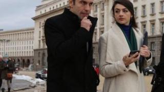 Секс питания за любовницата и съпругата на Петков подпалиха мрежата 18+