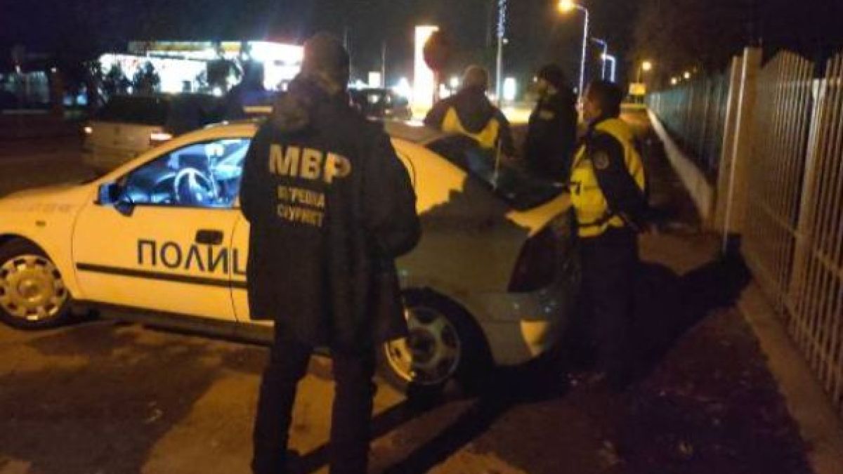 Закопчаха граничен полицай  