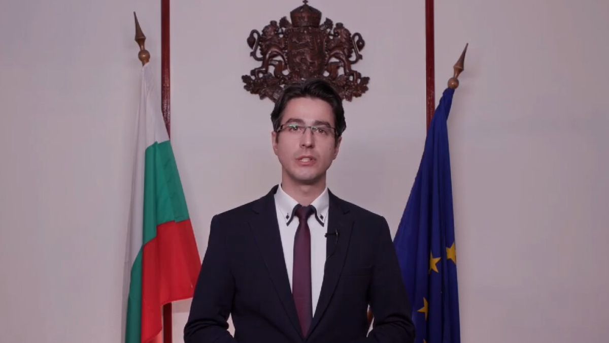 Културният министър проговори след скандалното ВИДЕО! Пак се щрака в МК