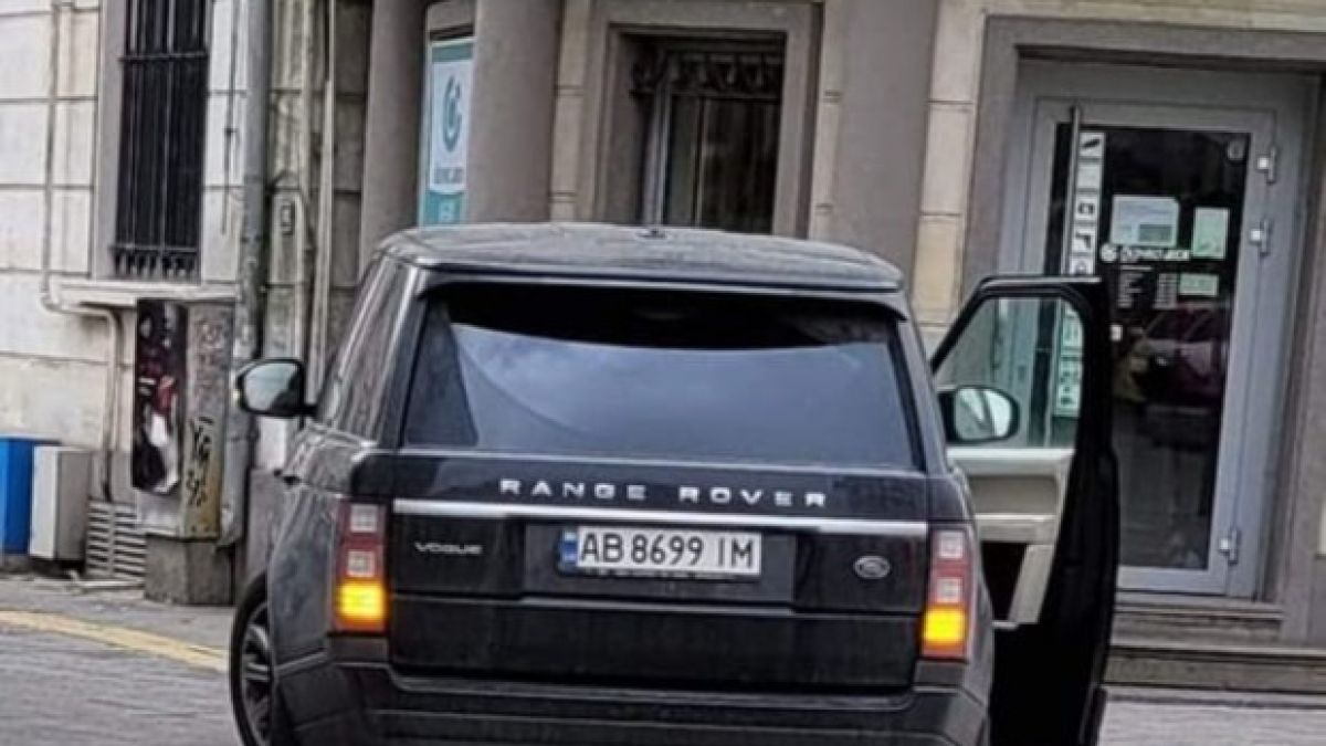СНИМКА от центъра на Бургас на паркирал като арабин в пустиня украинец взриви мрежата 