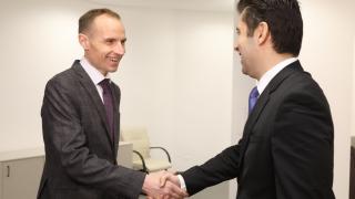 Петков се срещна с шефове от Amazon и Google, за какво се договориха СНИМКИ