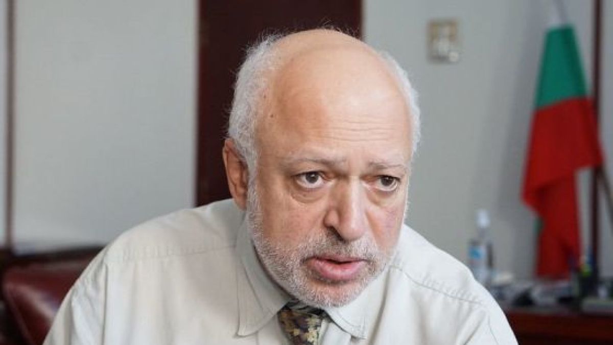 Минеков: Оръжието за Украйна е само жест, няма нужда от референдум