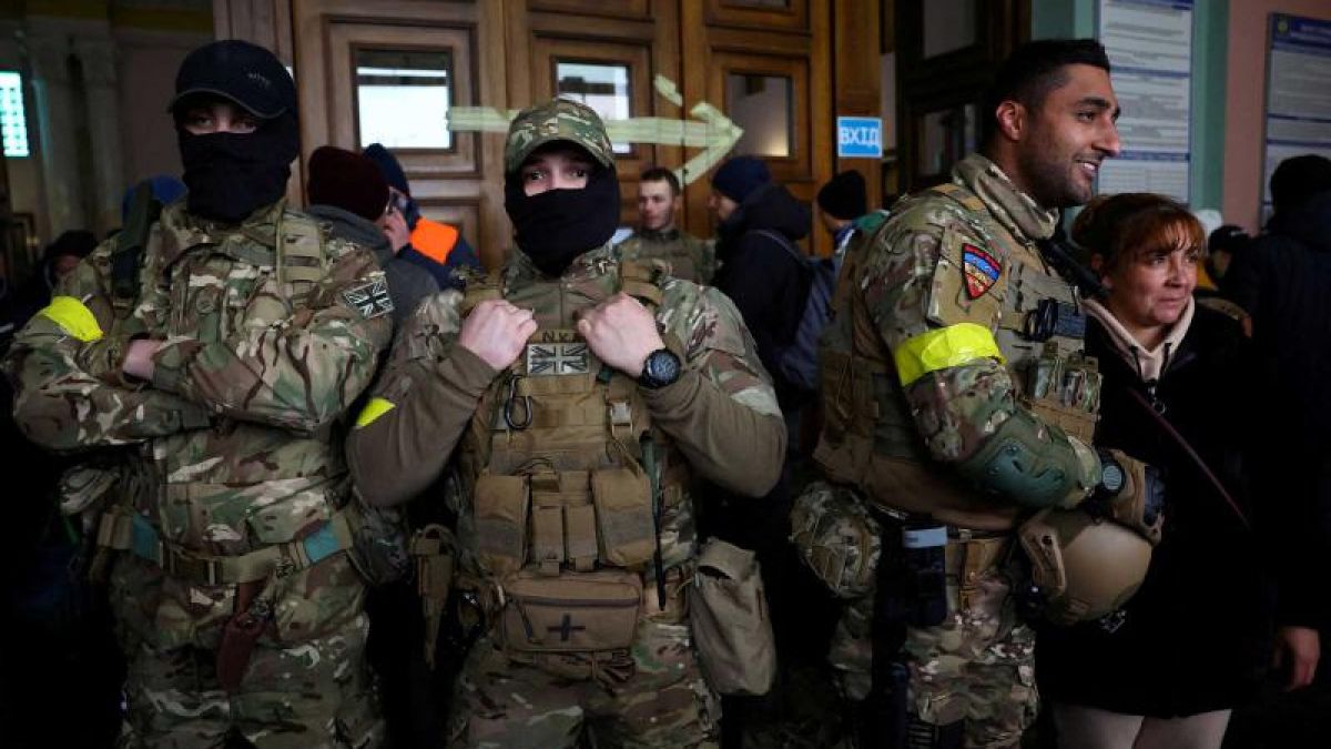 Френски репортер с разкрития за чуждестранните военни групи в Украйна ВИДЕО