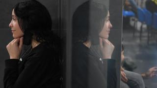 Загорели британци предлагат на бежанки от Украйна да споделят леглото им