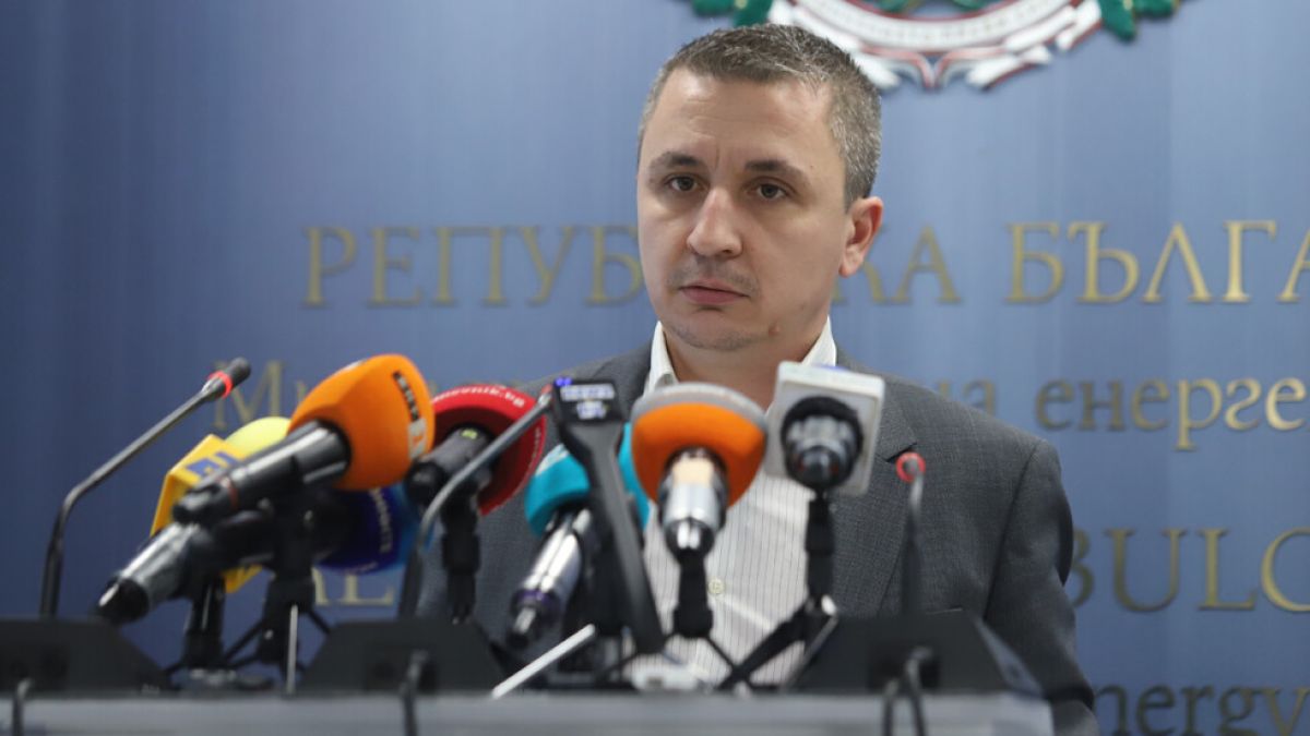 Енергийният министър призна, че няма идея за държавна компания за батерии