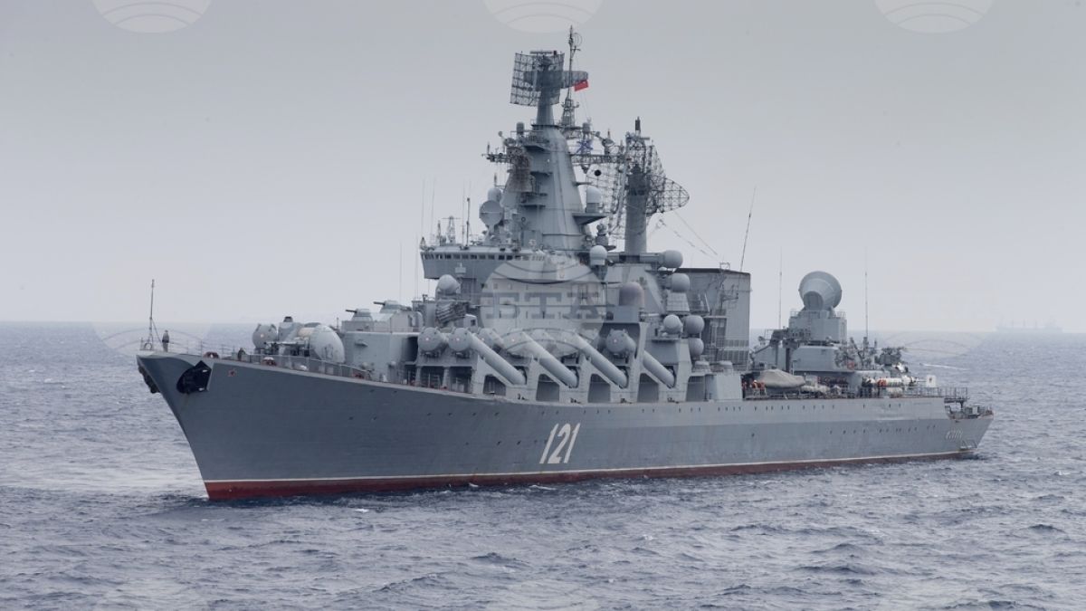 В Севастопол се състоя траурна церемония за прощаване с крайцера "Москва"
