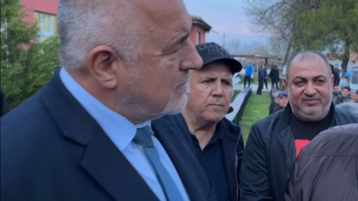 Дете се хвърли върху Борисов, последва най-неочакваното СНИМКИ