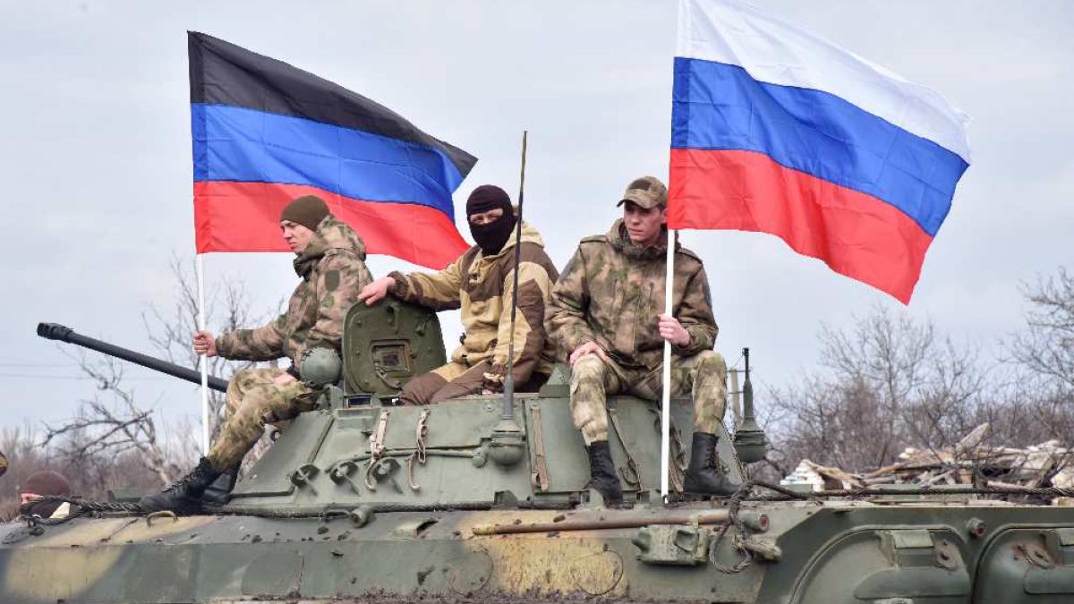 Руската армия е пленила купища военна техника на ВСУ в Мариупол ВИДЕО