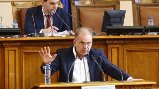 ГЕРБ-СДС скочиха срещу Константинова: Само садисти могат да пратят майки с деца в "буферния център" в Елхово