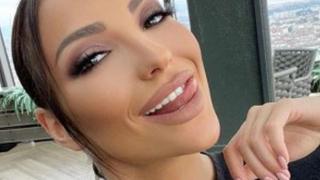 "Мис Силикон" парадира с лукс и горещ тоалет за 4 бона СНИМКА 18+